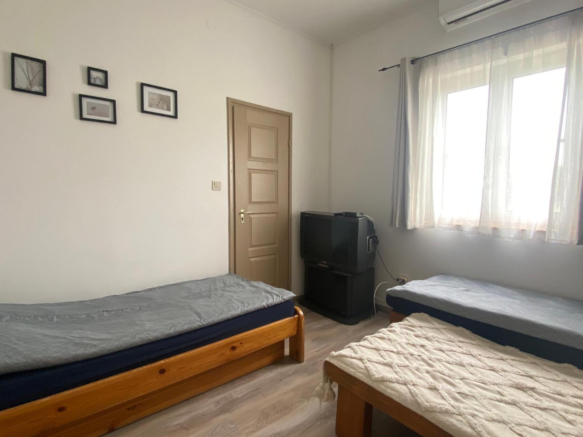Tuender Pension Mogyoród Esterno foto